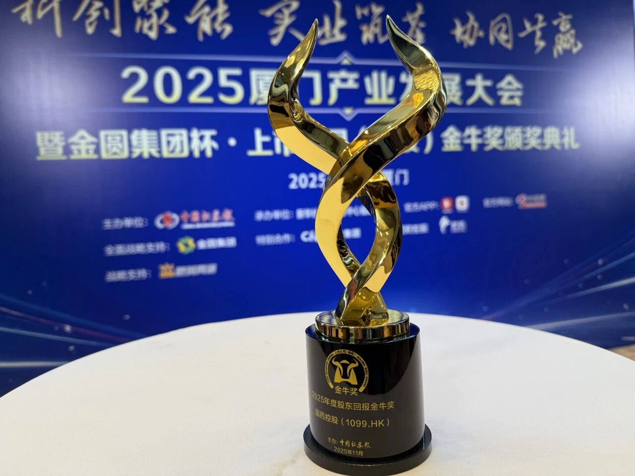 2220c142b8344c46ae95cb998b18e414