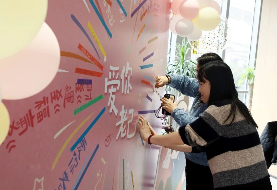 eb73cf7e87a345af8b04d144d35a2ba1